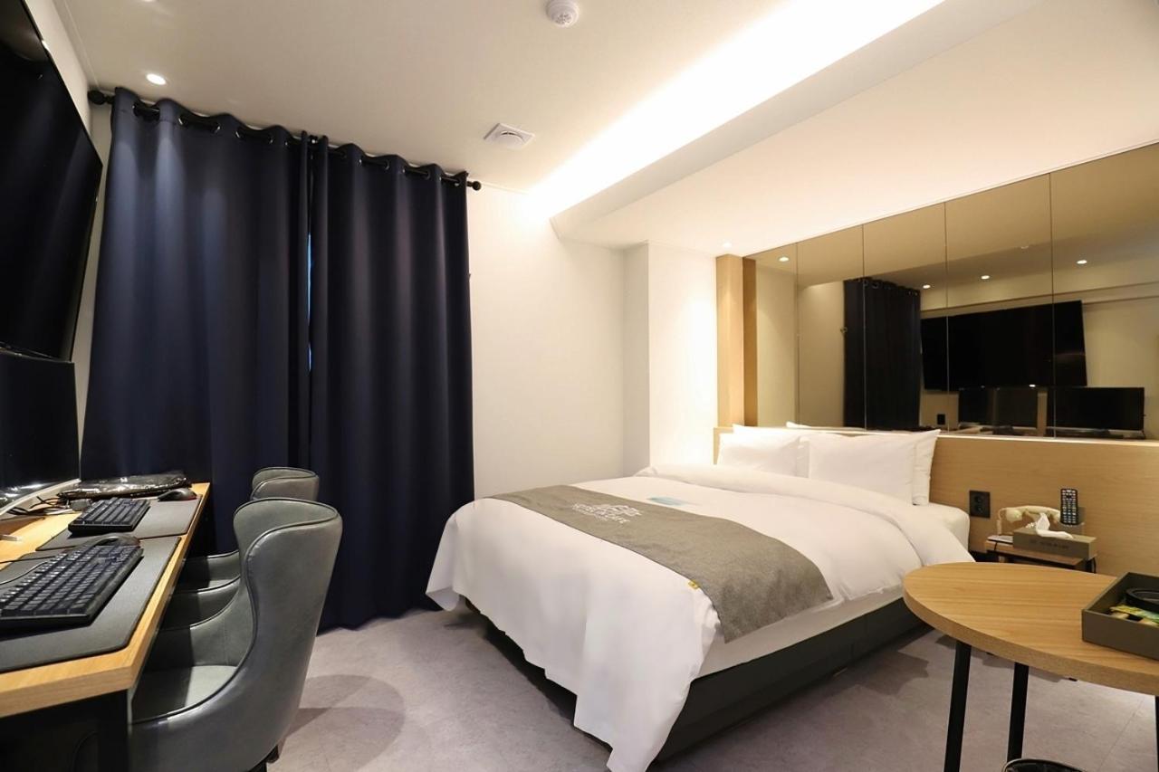 Hotel In Cafe Doksan Seoul Værelse billede